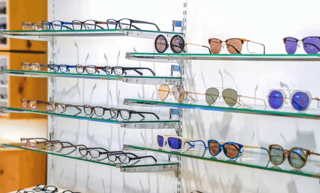 Why you should use glass shelving in your retail store